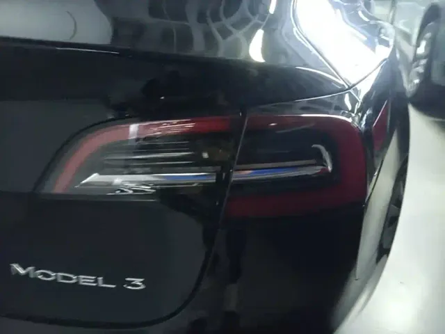 Tesla Model 3 — Фото автомобиля 7