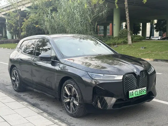 BMW iX — Фото автомобиля 3