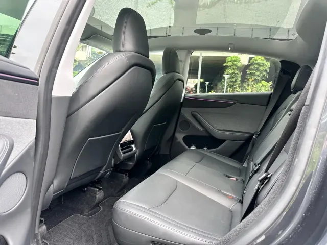 Tesla Model Y — Фото автомобиля 15