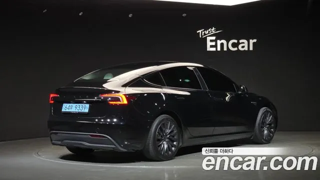 Tesla Model 3 — Фото автомобиля 2