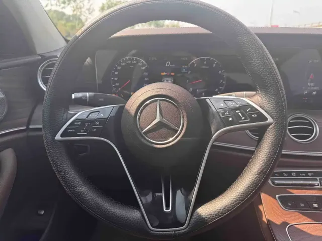 Mercedes-Benz Mercedes-Benz E-Class 2023 E 300 L Fashion — Фото автомобиля 27