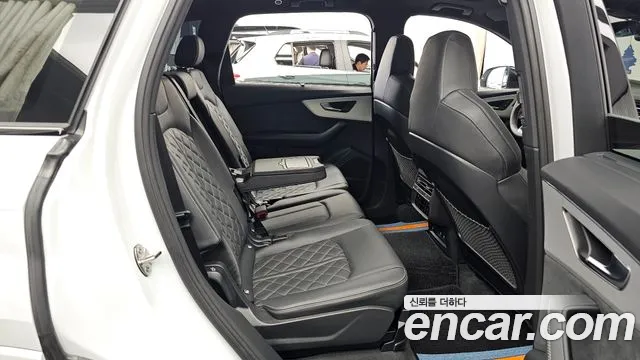 Audi Q7 — Фото автомобиля 10