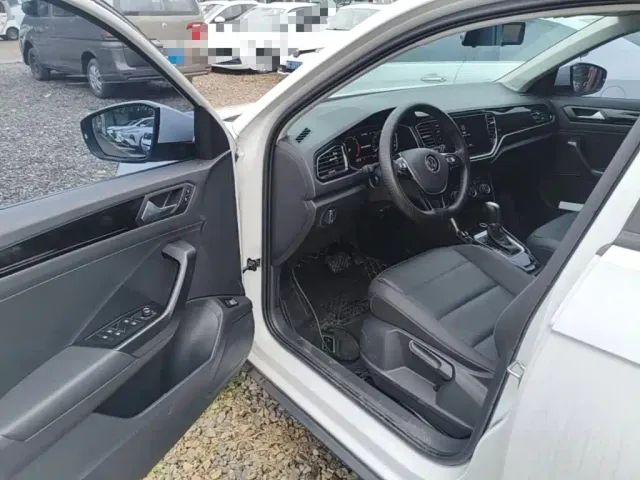 Volkswagen Volkswagen T-ROC 2021 280TSI DSG 2WD Comfort Smart Connect Edition — Фото автомобиля 15