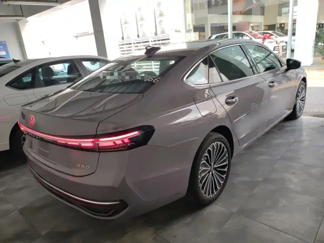 Volkswagen Passat — Фото автомобиля 4
