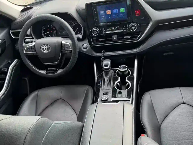 Toyota Highlander — Фото автомобиля 5