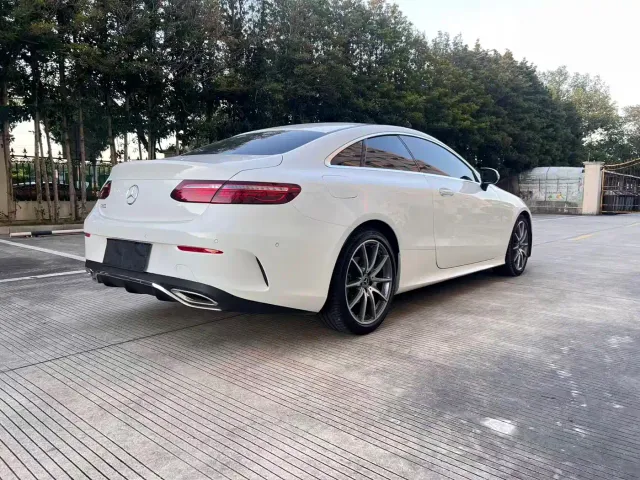 Mercedes-Benz E-Class — Фото автомобиля 28