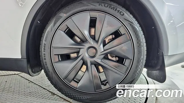 Tesla Model Y — Фото автомобиля 6