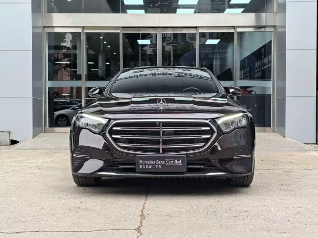 Mercedes-Benz E-Class — Фото автомобиля 2