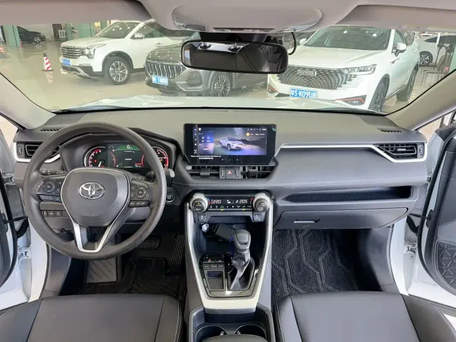 Toyota RAV4 — Фото автомобиля 13