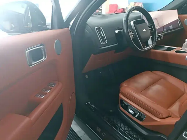 Li Auto L7 — Фото автомобиля 15