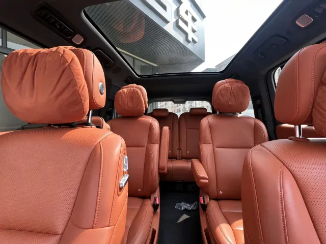 Li Auto L8 — Фото автомобиля 10