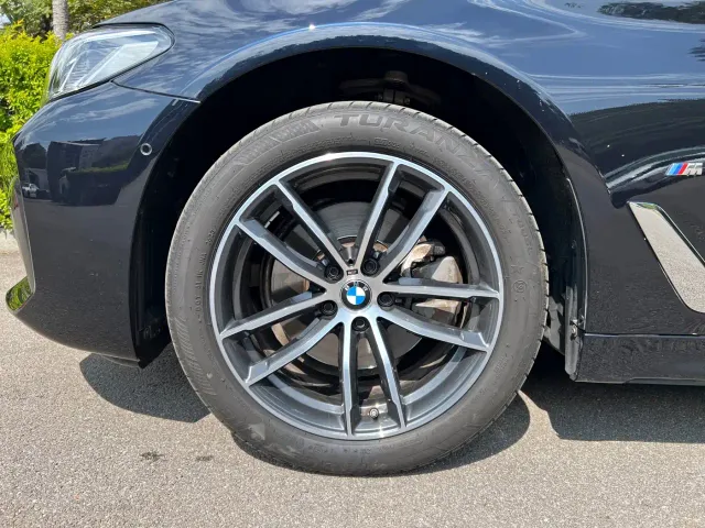 BMW 5 Series — Фото автомобиля 5