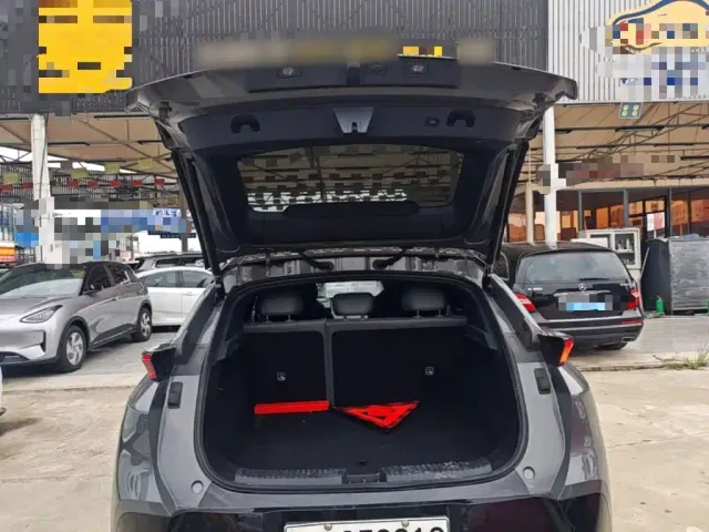 Lynk & Co Z20 — Фото автомобиля 18