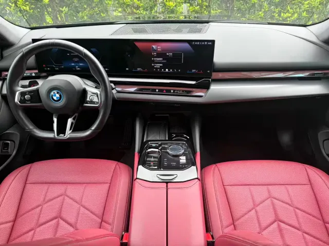 BMW i5 — Фото автомобиля 7