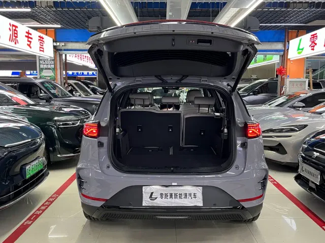 BYD Tang — Фото автомобиля 16