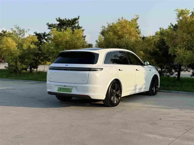 Li Auto L7 — Фото автомобиля 25