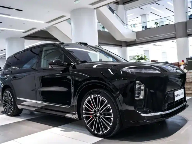 Nio ES8 — Фото автомобиля 3