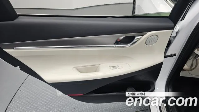 Hyundai Grandeur Grandeur (New) Hybrid — Фото автомобиля 14