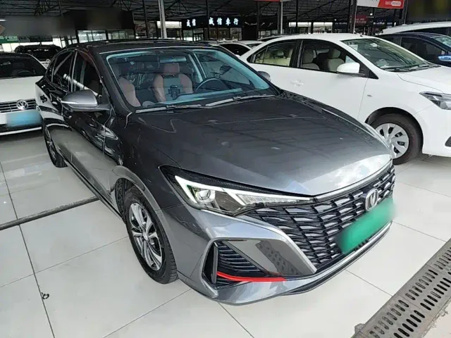 Changan Eado — Фото автомобиля 3