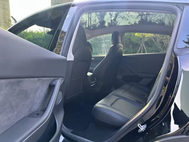 Tesla Model Y — Фото автомобиля 7