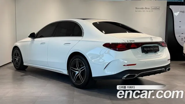 Mercedes-Benz E-Class — Фото автомобиля 3