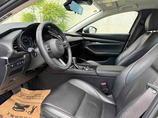 Mazda Axela — Фото автомобиля 7