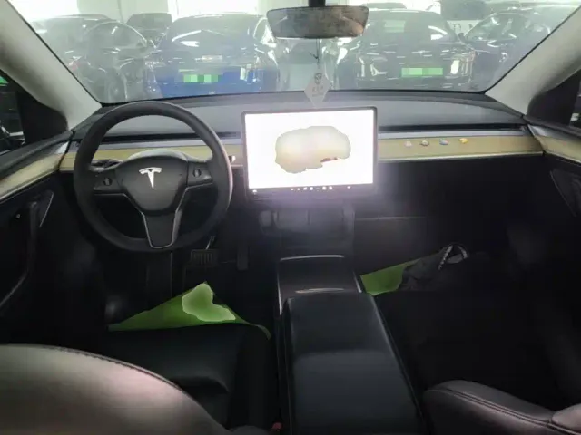 Tesla Model Y — Фото автомобиля 5