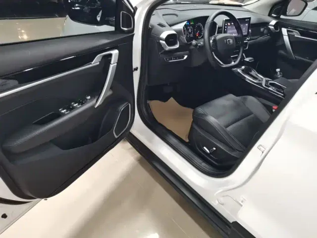 Geely Binyue — Фото автомобиля 15