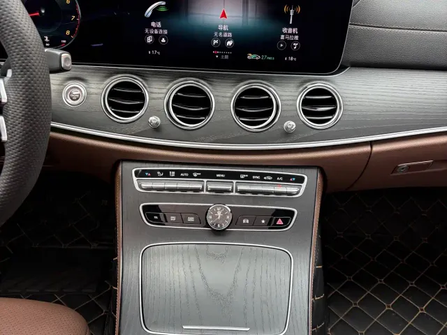 Mercedes-Benz E-Class — Фото автомобиля 11