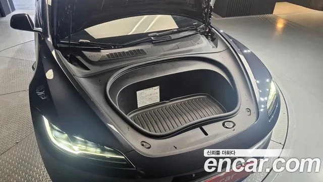 Tesla Model 3 — Фото автомобиля 6