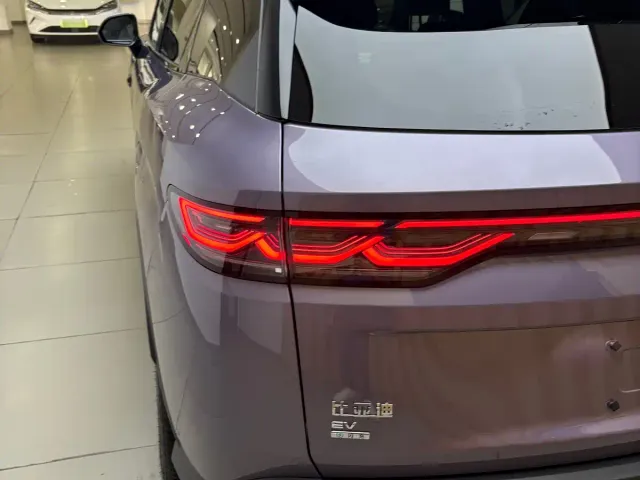 BYD Song Ultra — Фото автомобиля 10