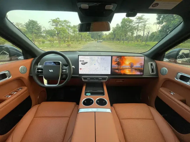 Li Auto L8 — Фото автомобиля 9