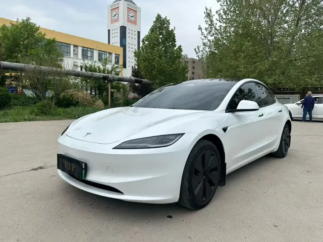 Фотография автомобиля — Tesla Model 3