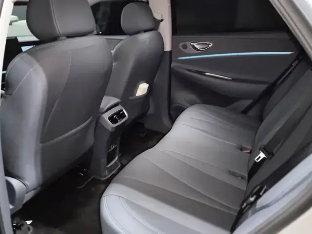 BYD Sealion 06 — Фото автомобиля 11