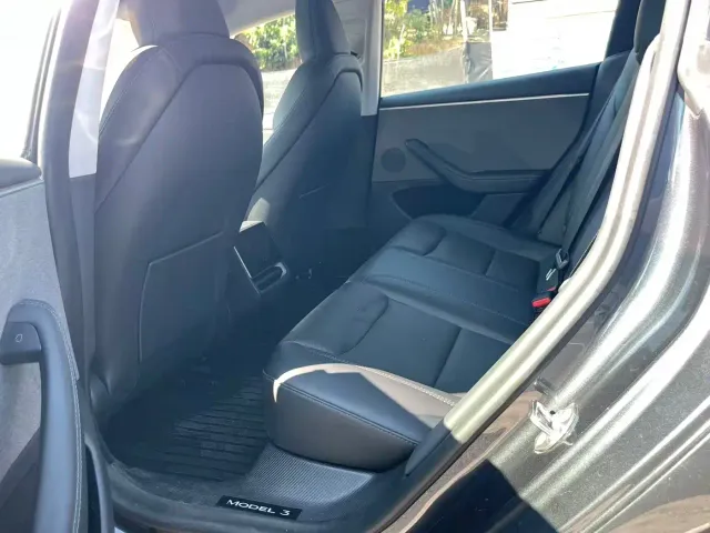 Tesla Model 3 — Фото автомобиля 11