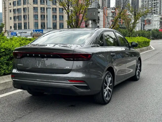 Geely Emgrand — Фото автомобиля 24