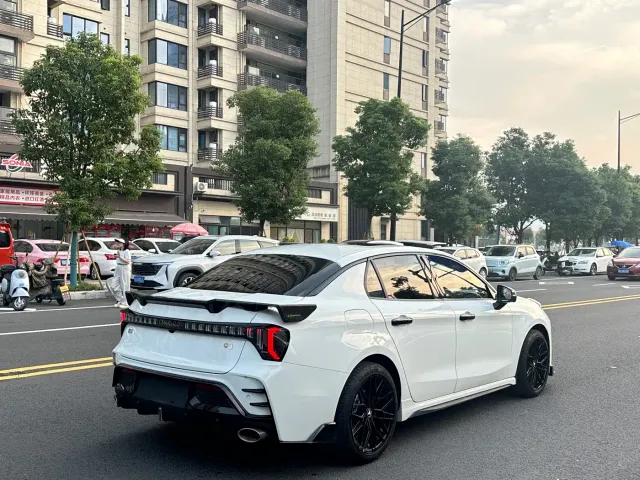 Lynk & Co 03 — Фото автомобиля 19