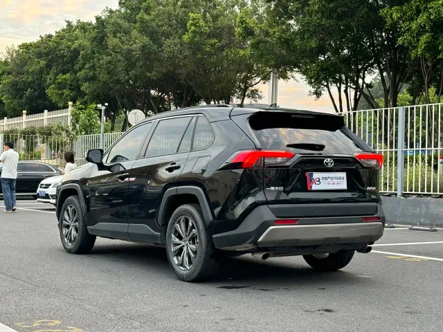Toyota RAV4 — Фото автомобиля 4