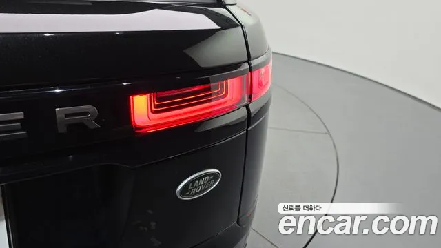 Land Rover Range Rover Velar Range Rover Velar 3.0 P400 R-Dynamic HSE — Фото автомобиля 17