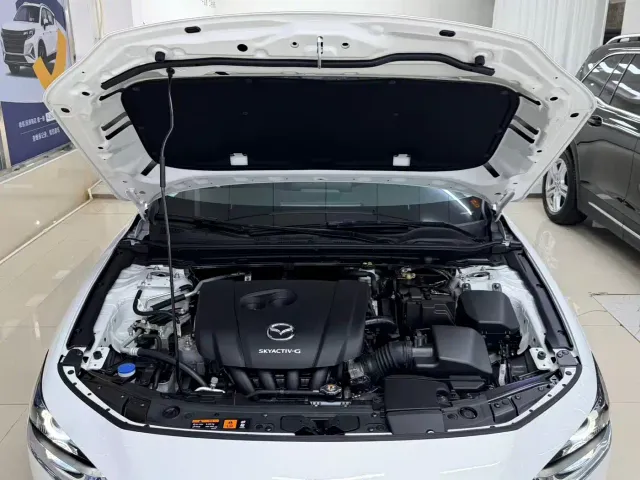 Mazda Axela — Фото автомобиля 25