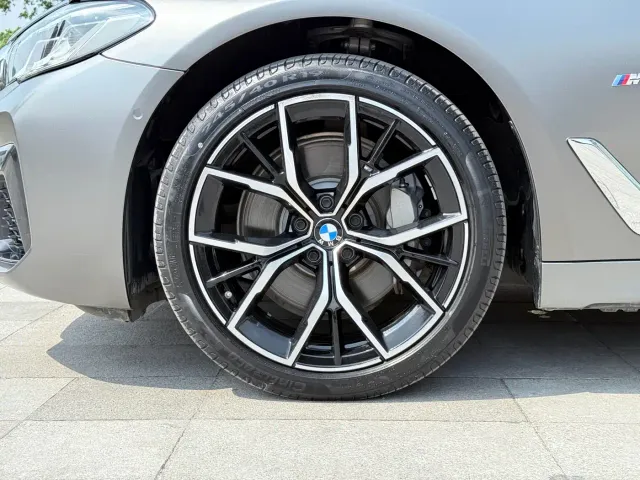 BMW 5 Series — Фото автомобиля 10
