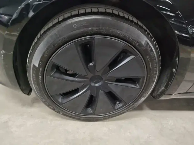 Tesla Model 3 — Фото автомобиля 22