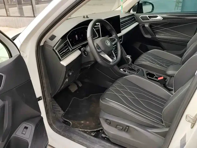 Volkswagen Tiguan L — Фото автомобиля 15