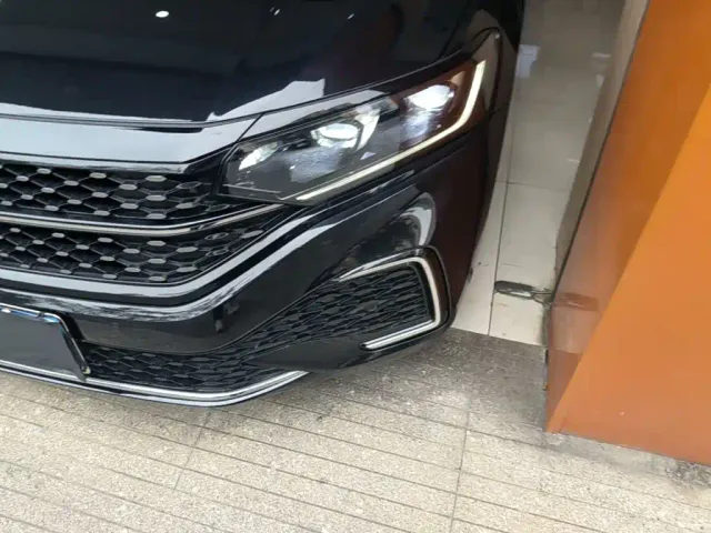 Volkswagen Passat — Фото автомобиля 23