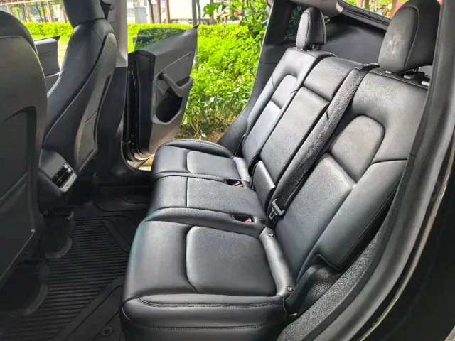 Tesla Model Y — Фото автомобиля 8