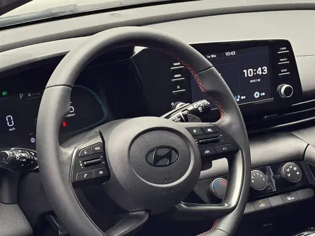 Hyundai Elantra — Фото автомобиля 12