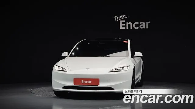 Tesla Model 3 — Фото автомобиля 3
