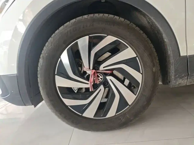 Volkswagen Tiguan L — Фото автомобиля 22