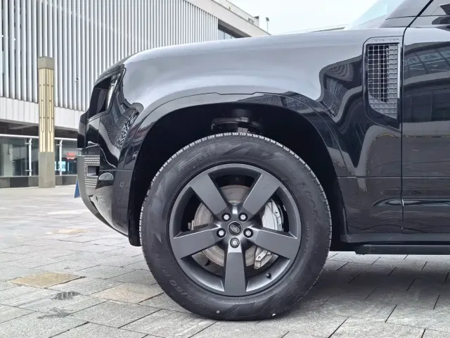 Land Rover Defender — Фото автомобиля 15