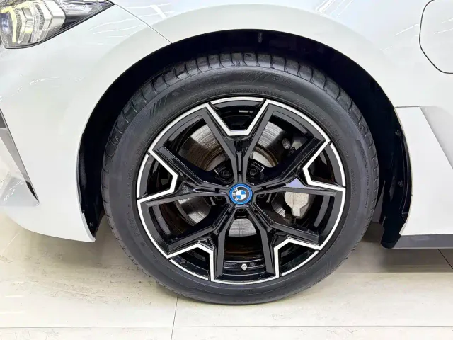 BMW i3 — Фото автомобиля 9